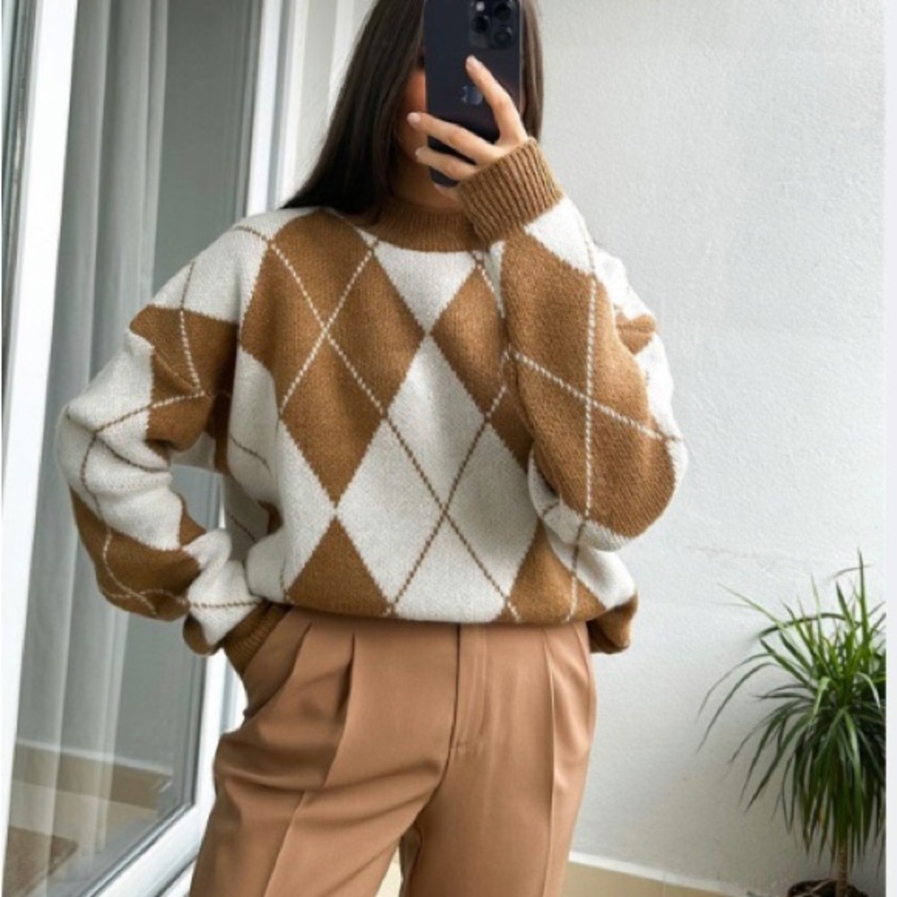 NWT BTFBM Women’s Elegant Argyle Oversize Sweater in Brown and White Size M
